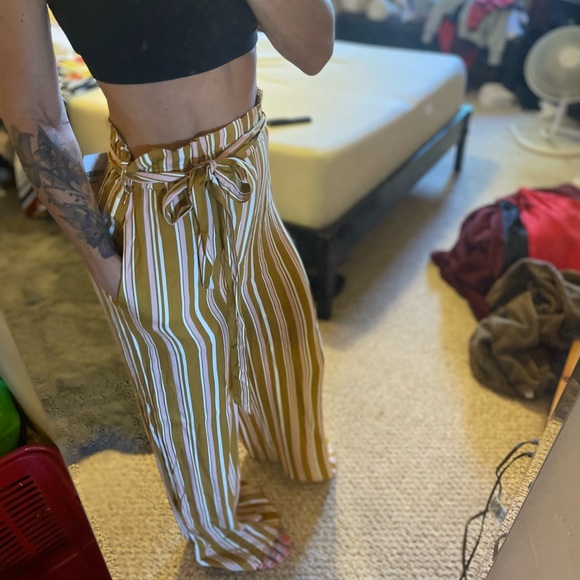 Balloon pants. Brand new with tag from Forever 21. - Picture 2 of 5